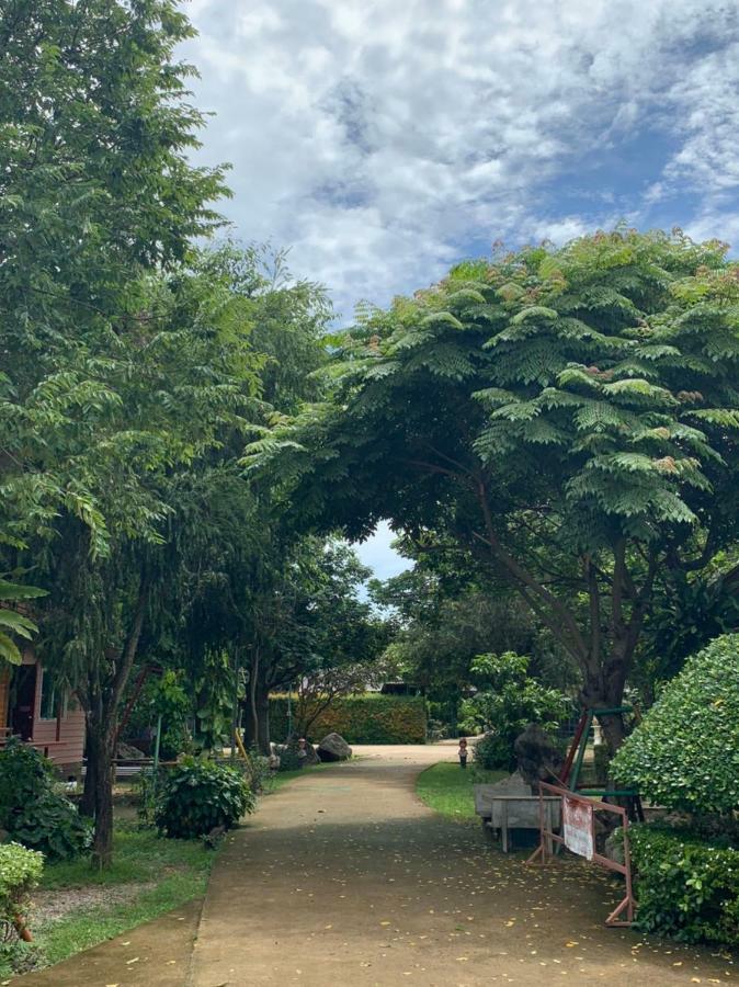 Nung Ni Bang Khon Thi Resort Amphawa Exterior photo